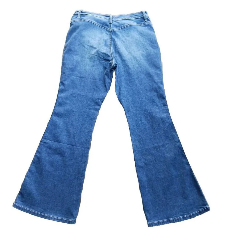 Wrangler Juniors Flare Leg Jeans Size 11 32 NWT
